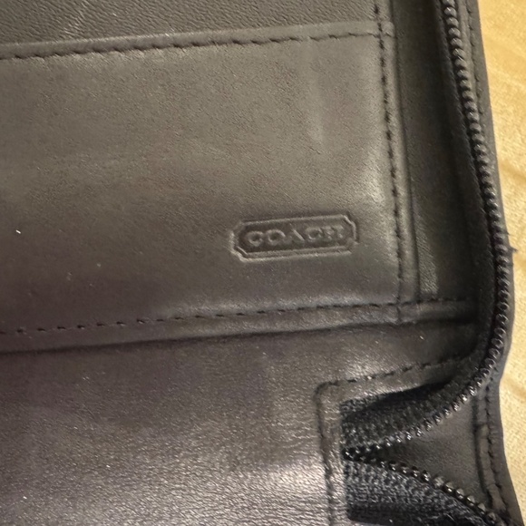 Coach leather portfolio - Picture 3 of 4